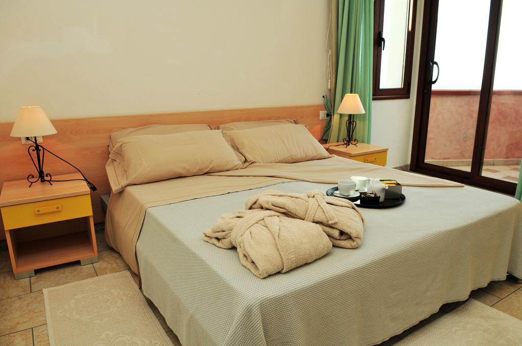 Hotel Castello Budoni Luaran gambar